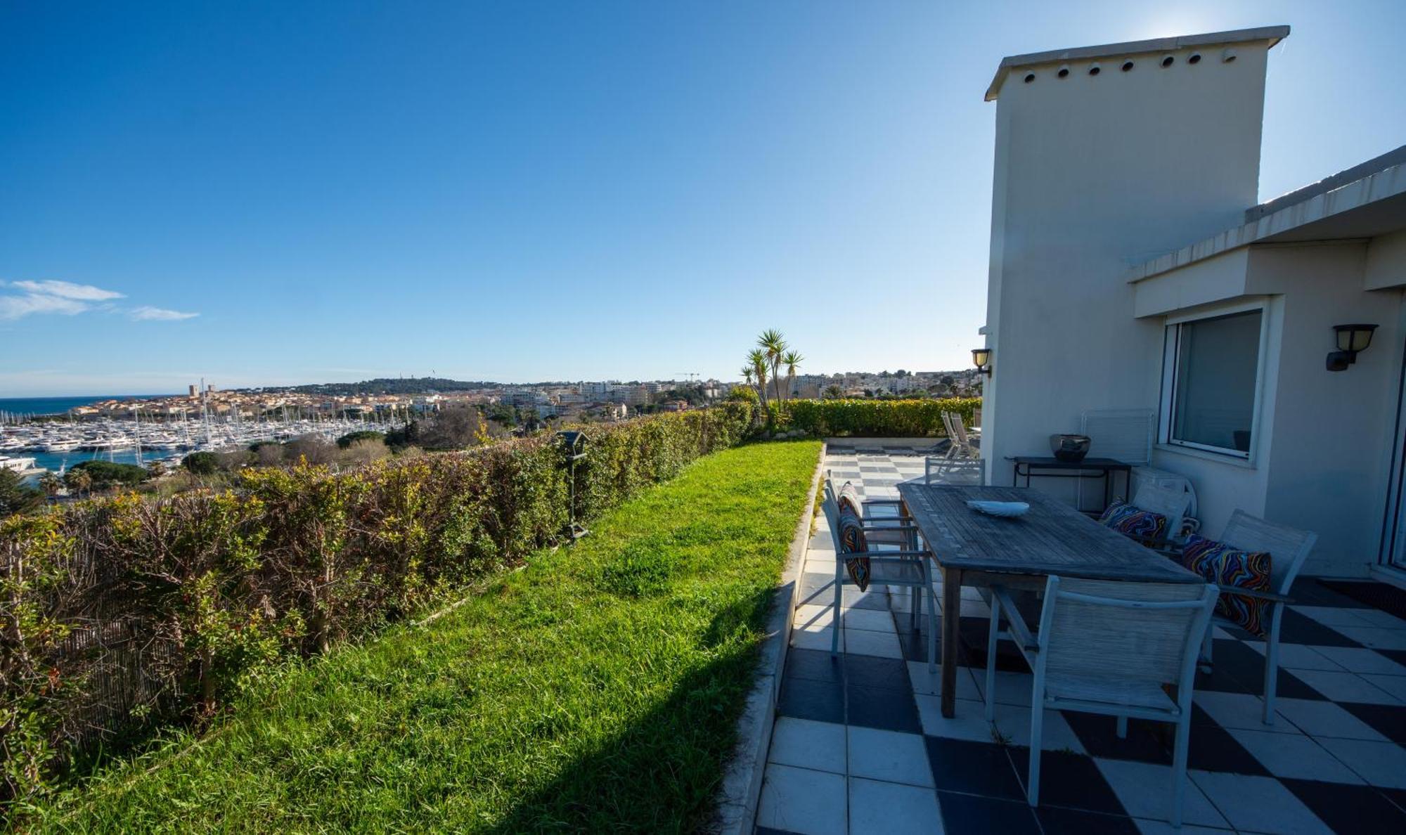 Apartment Rooftop, Sea View, Facing The Harbor, Near Center And