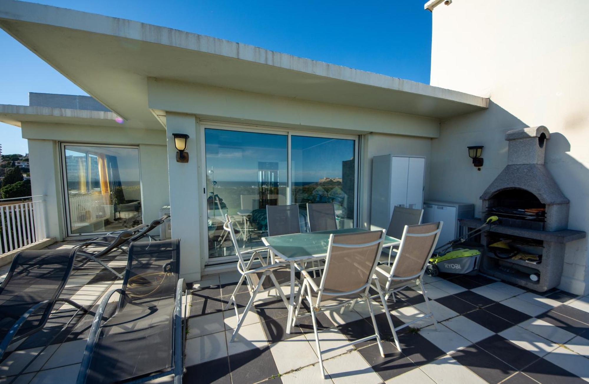 Rooftop, Sea View, Facing The Harbor, Near Center And Apartment