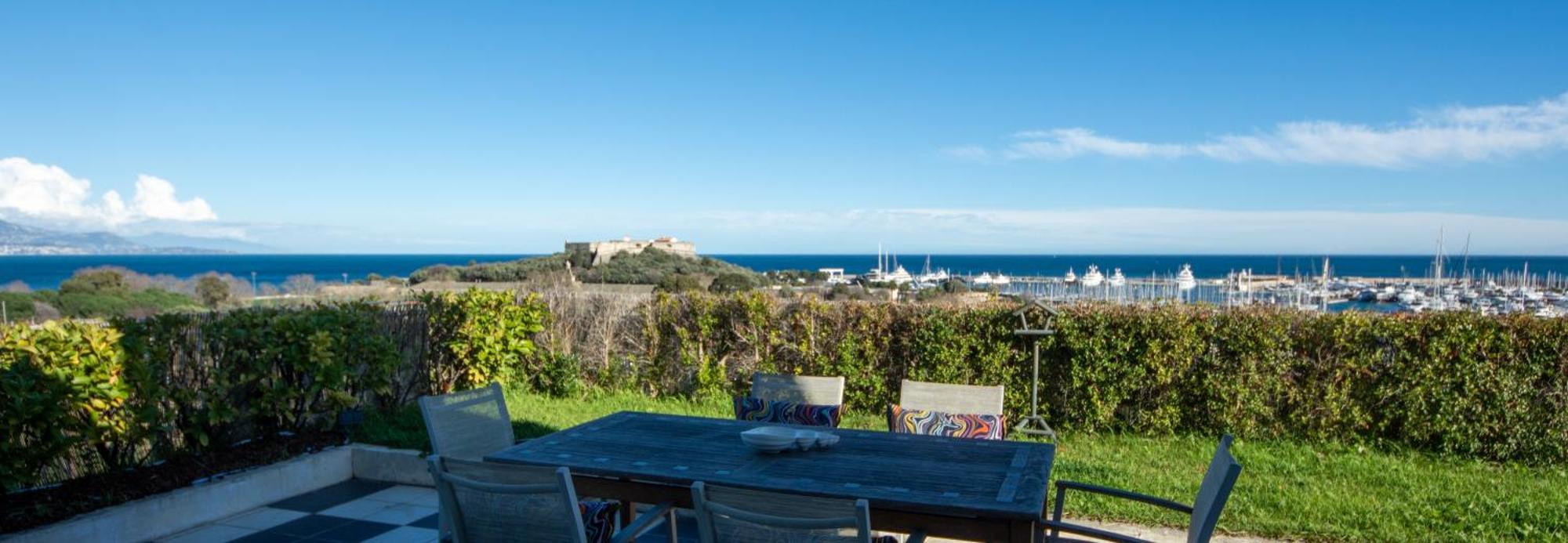 Apartment Rooftop, Sea View, Facing The Harbor, Near Center And *