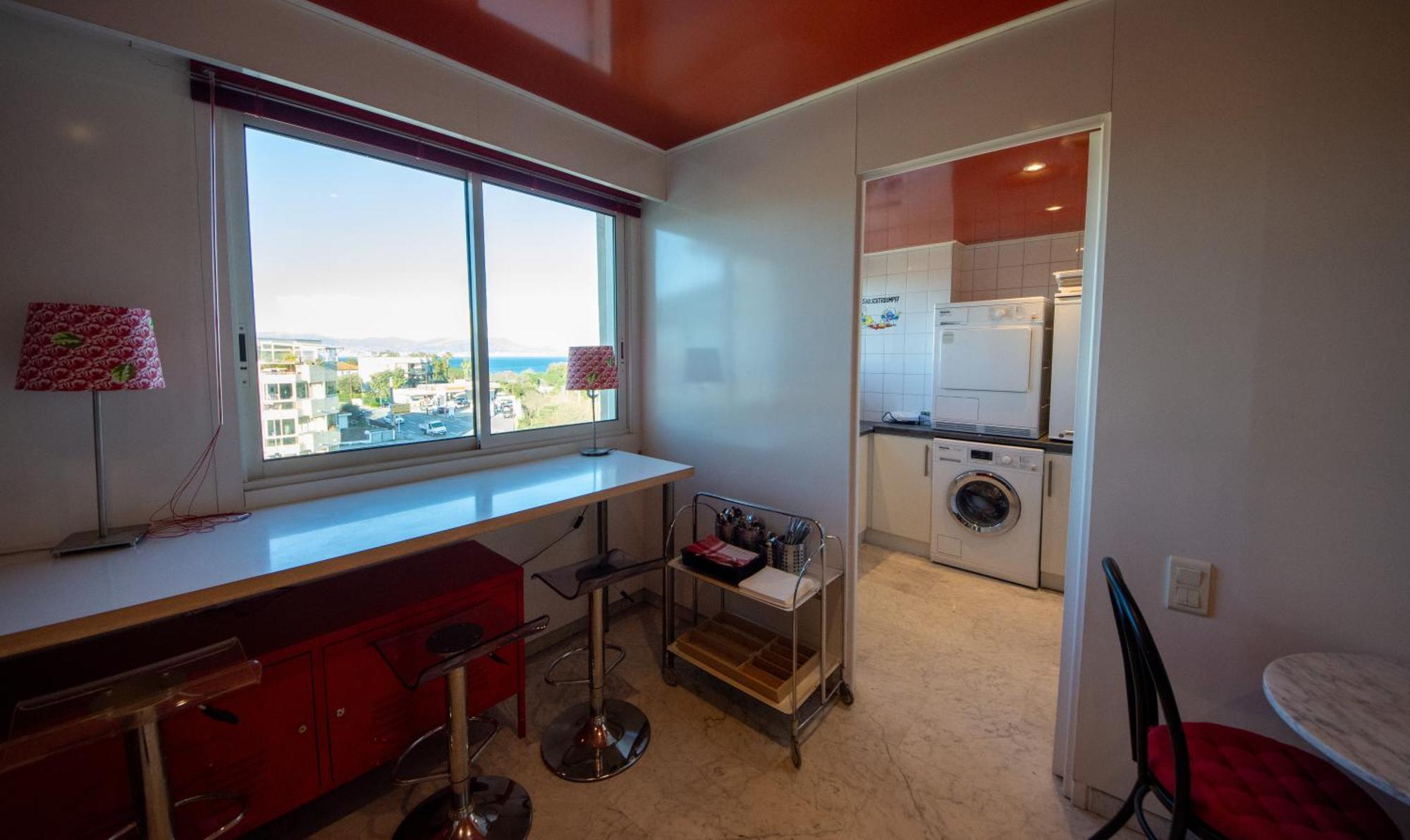 Apartment Rooftop, Sea View, Facing The Harbor, Near Center And *