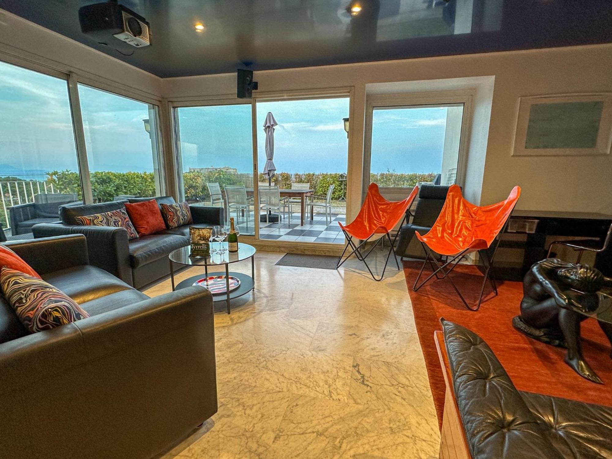 Rooftop, Sea View, Facing The Harbor, Near Center And Apartment