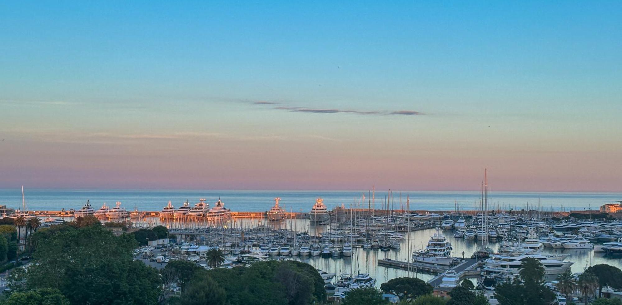 Rooftop, Sea View, Facing The Harbor, Near Center And Apartment *
