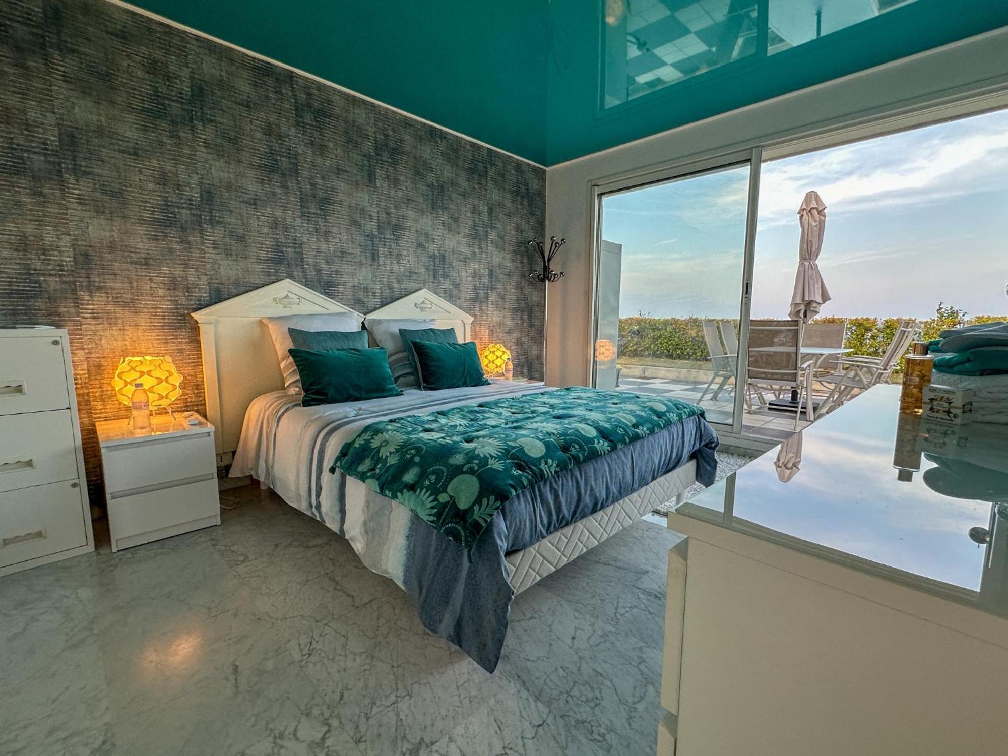 Rooftop, Sea View, Facing The Harbor, Near Center And Apartment Antibes