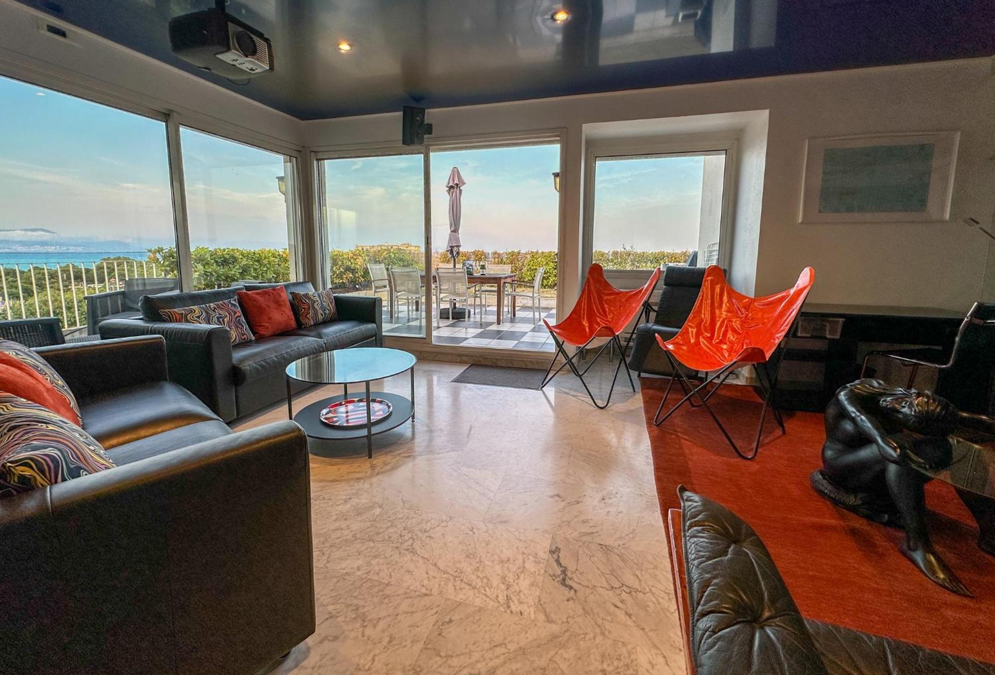 Apartment Rooftop, Sea View, Facing The Harbor, Near Center And *