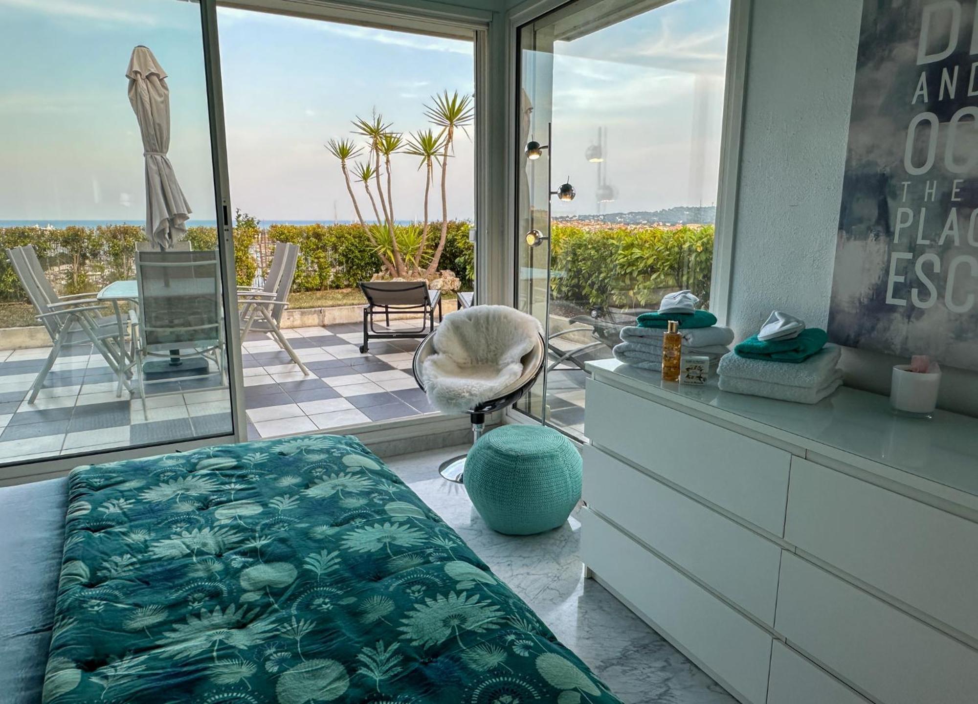 Apartment Rooftop, Sea View, Facing The Harbor, Near Center And