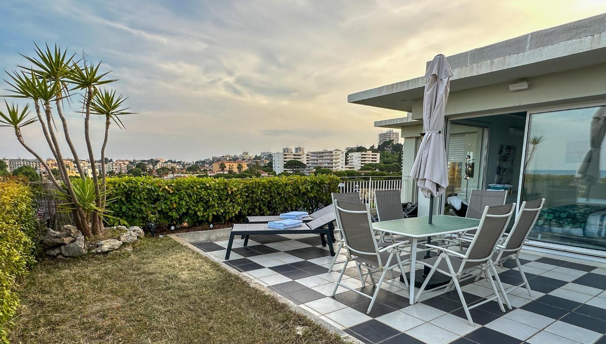 Rooftop, Sea View, Facing The Harbor, Near Center And Apartment