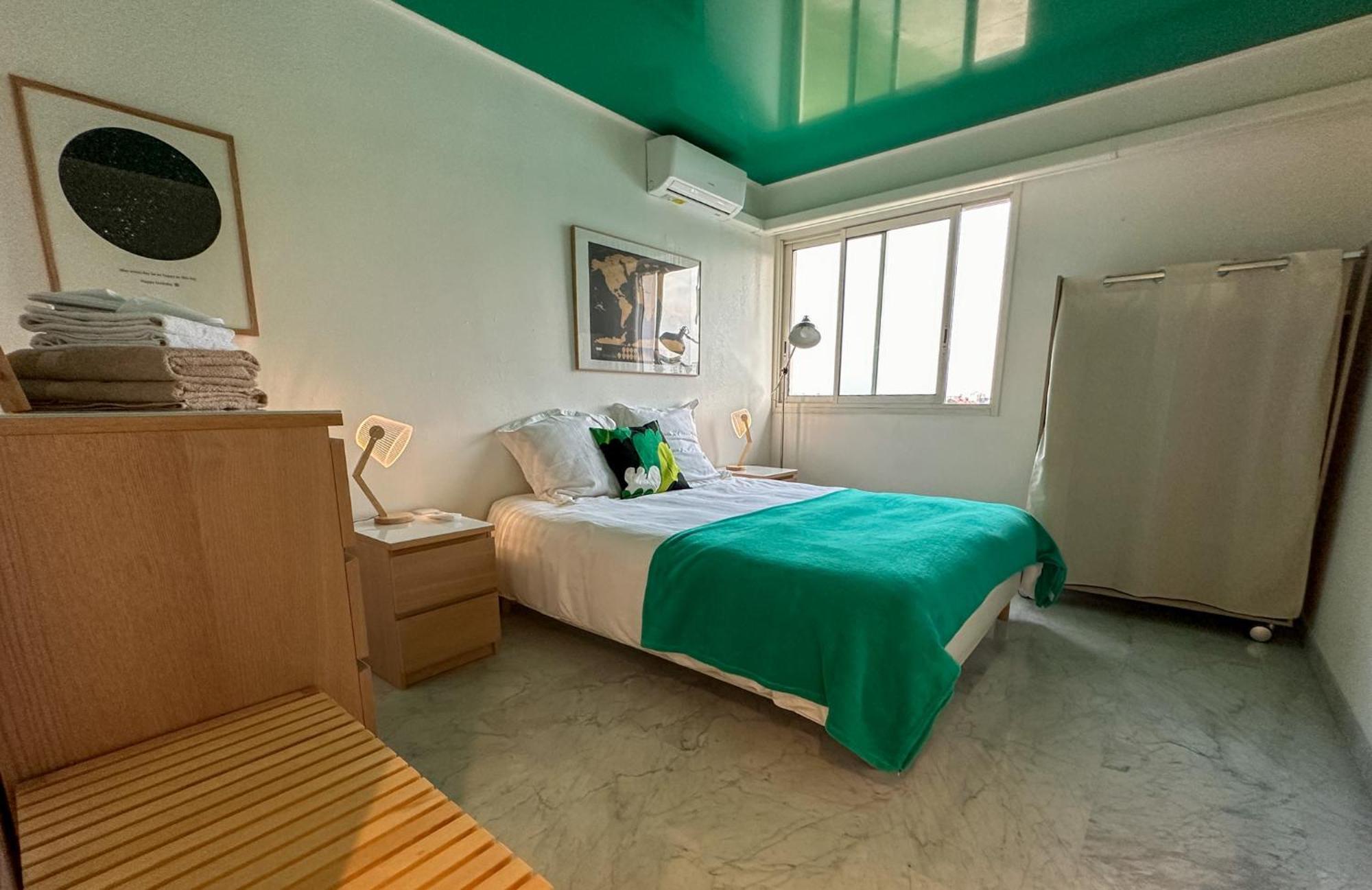 Apartment Rooftop, Sea View, Facing The Harbor, Near Center And Antibes