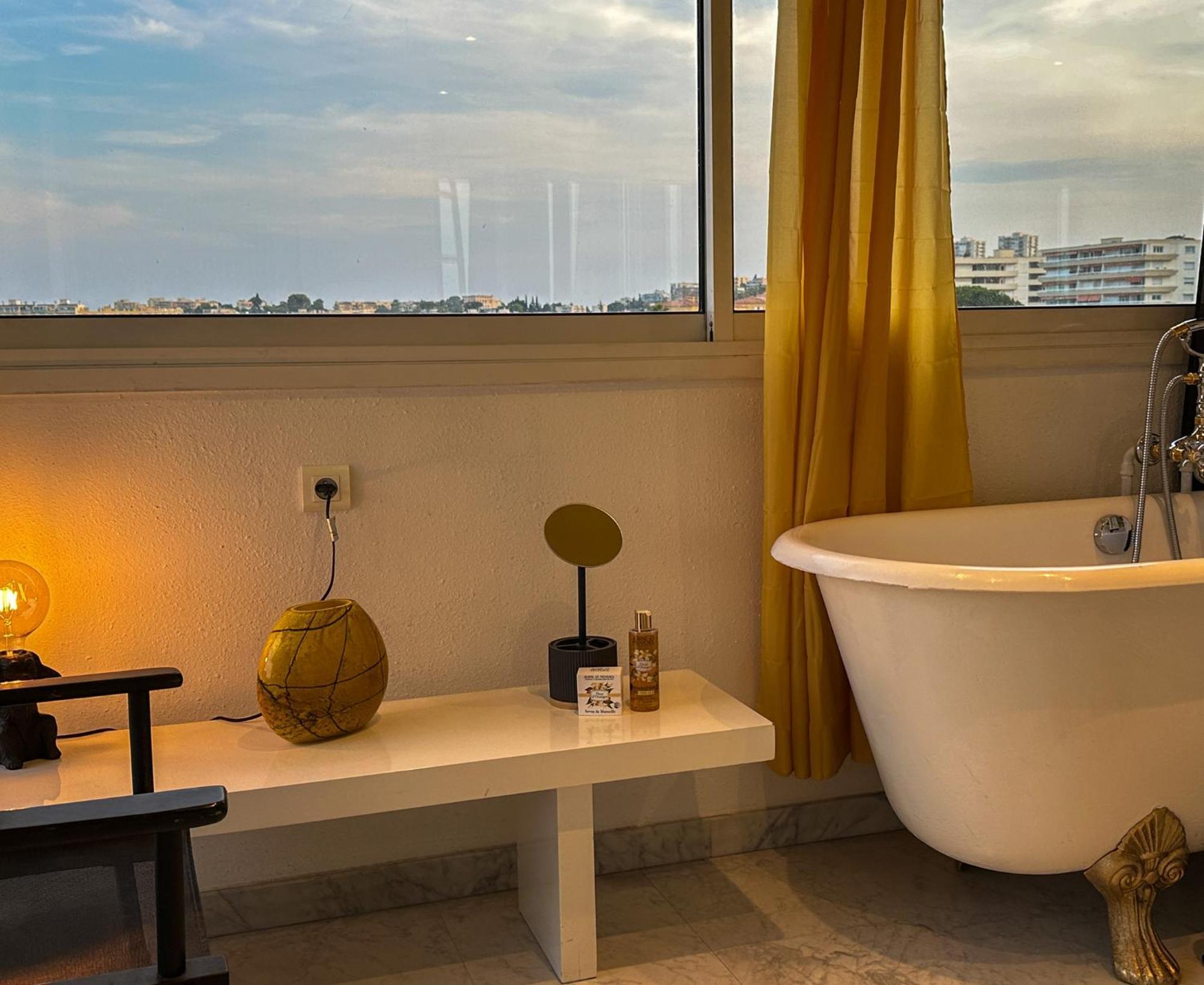 Rooftop, Sea View, Facing The Harbor, Near Center And * Antibes