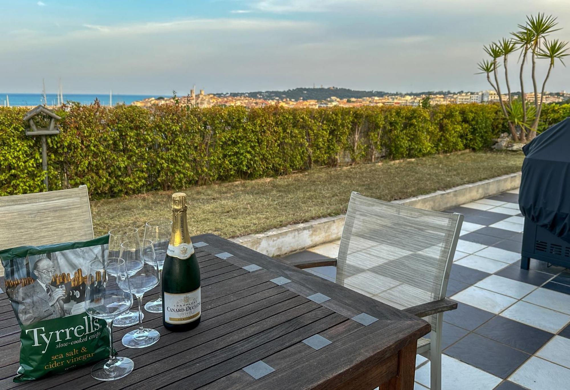 Apartment Rooftop, Sea View, Facing The Harbor, Near Center And *